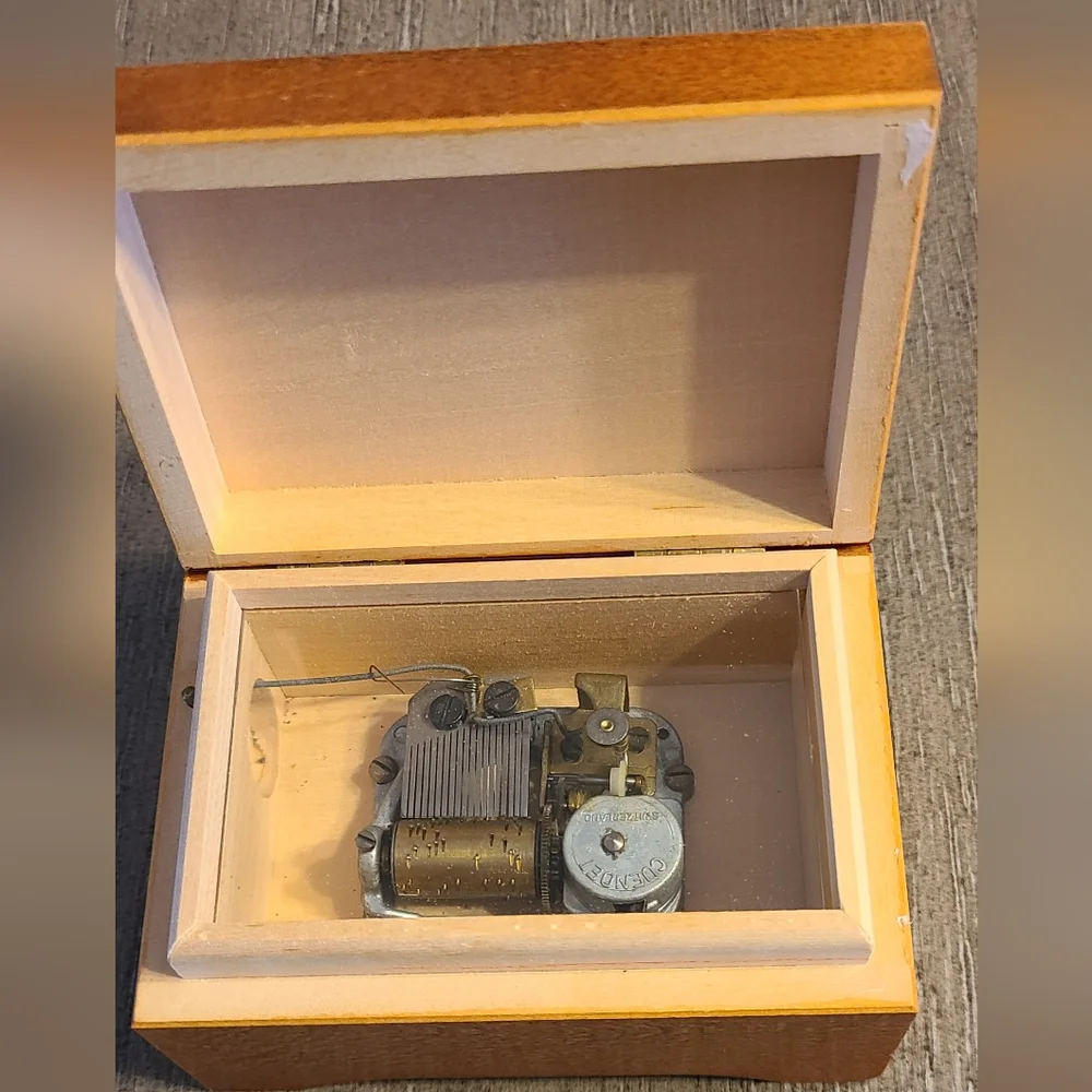 Music Box - Picture 3 of 10